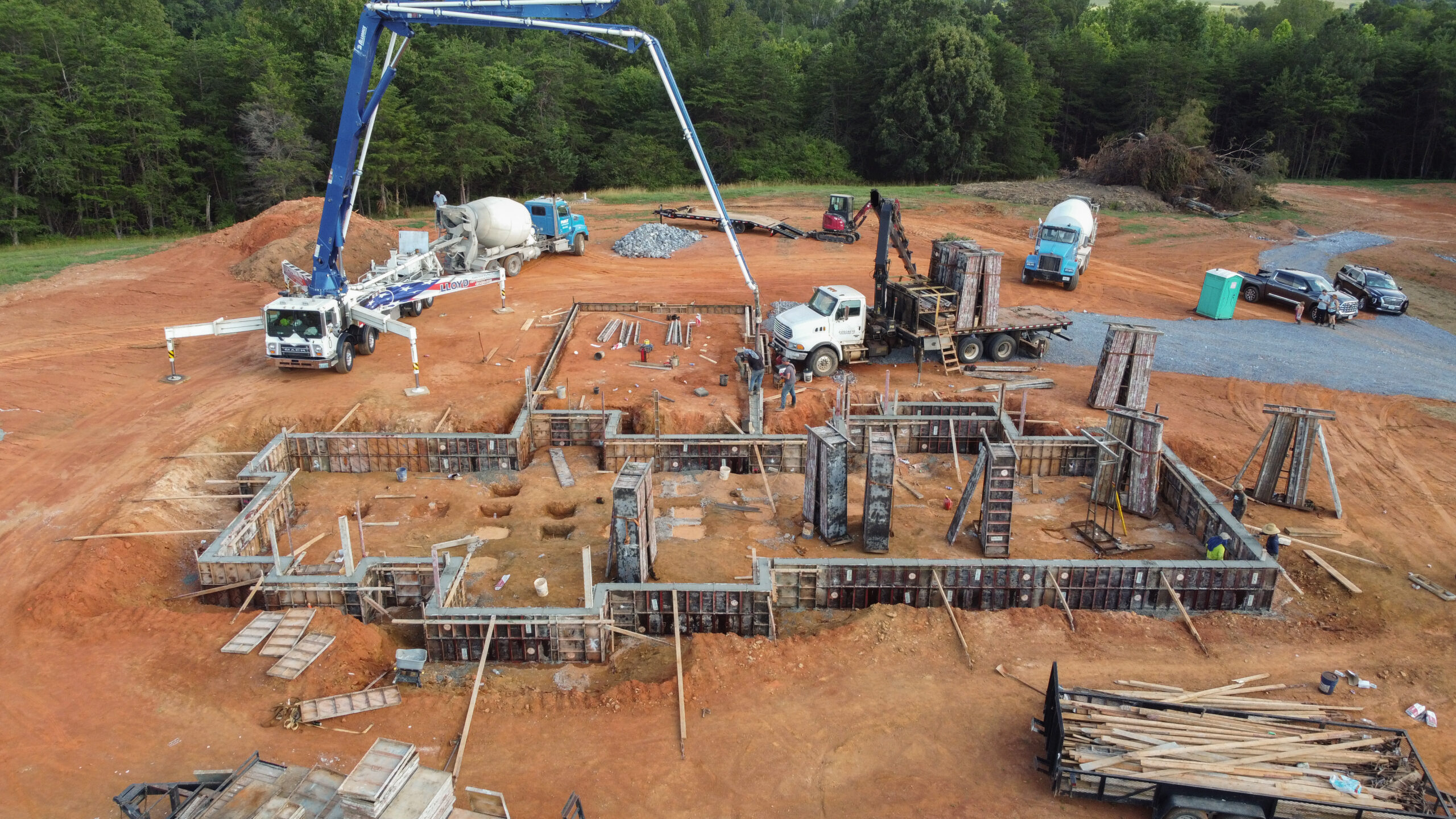 Magnolia-Jobsite-During-Construction-Pumper-Truck